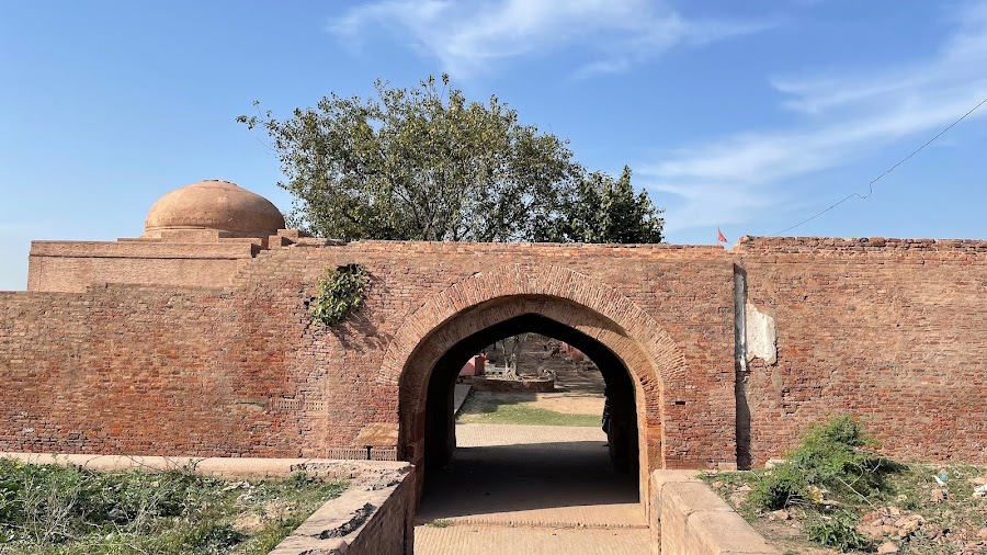 Asi Garh Fort - Photo 3