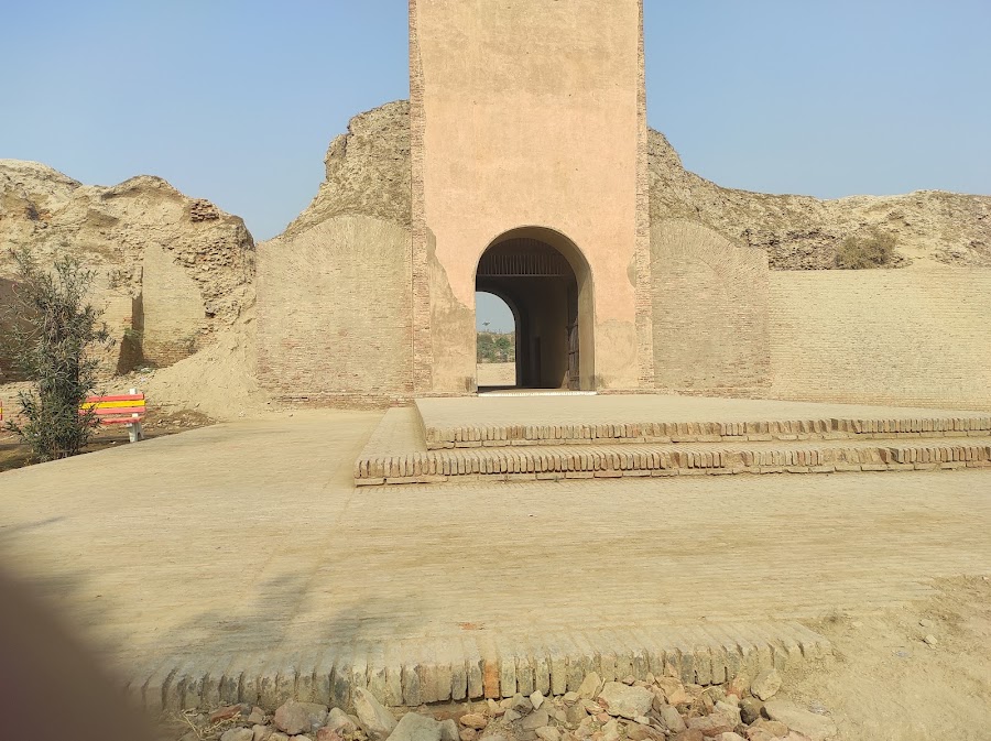 Asi Garh Fort - Photo 2