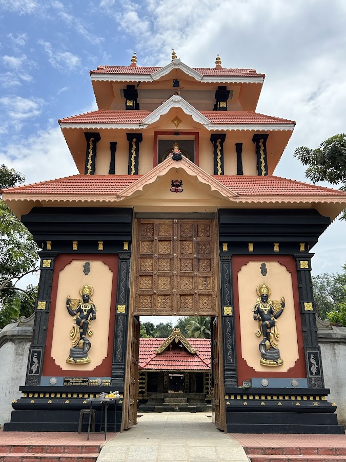 Kulathupuzha Sastha Temple - Photo 2