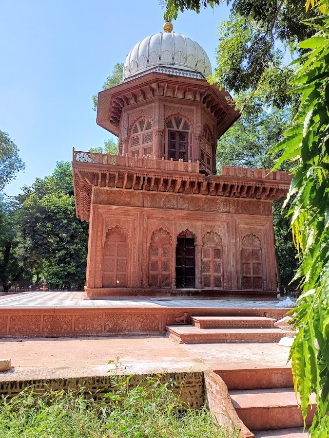 Shalimar Garden - Photo 2