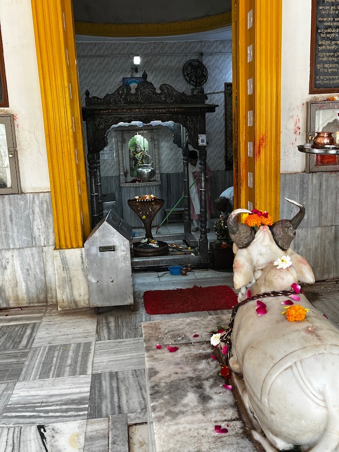 Shri Walkeshwar Temple - Photo 4
