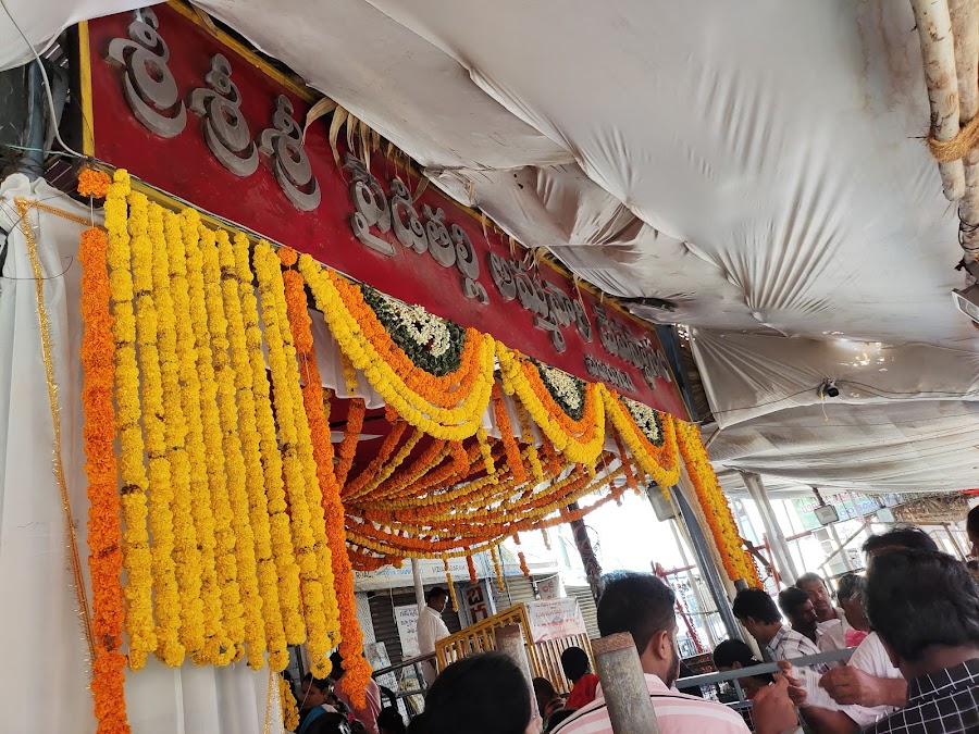 Pydithalli Ammavari Devasthanam - Photo 2