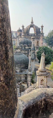 Surat - Photo 2