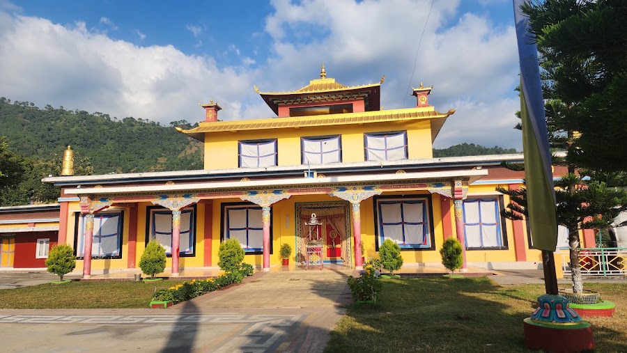 Tashi Jong Khampagar Monastery - Photo 2