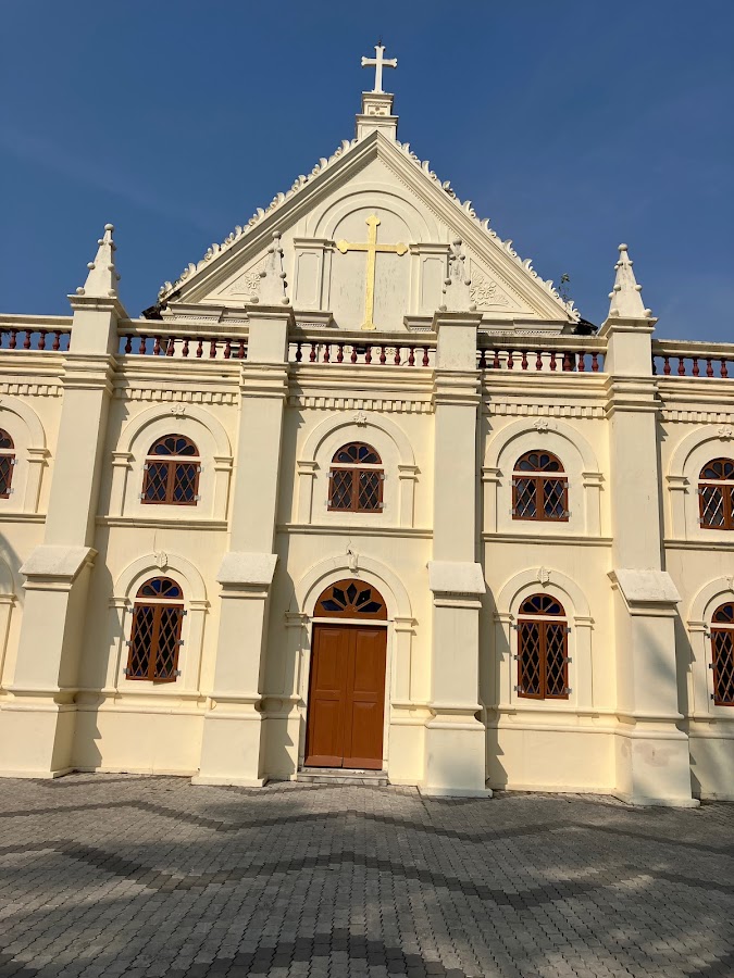 Santa Cruz Basilica - Photo 3