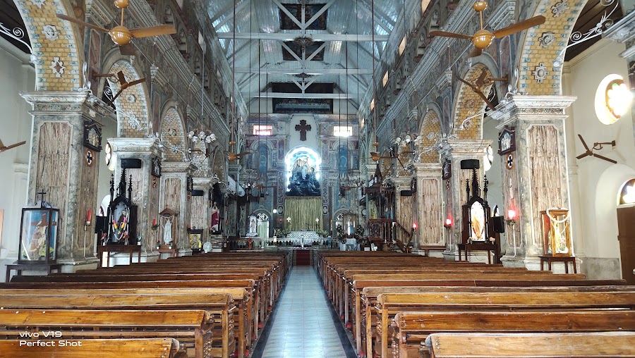 Santa Cruz Basilica - Photo 2