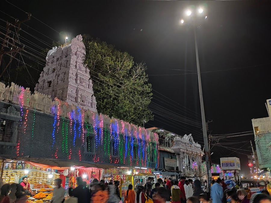 Vemulawada Sri Raja Rajeshwara Swamy Temple - Photo 7