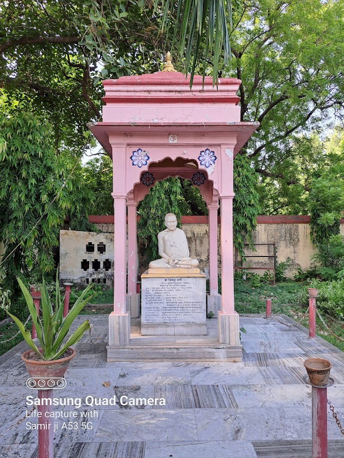 SinhPuri Shri Digamber Jain Temple (Shreyanshnath Birthplace) - Photo 3