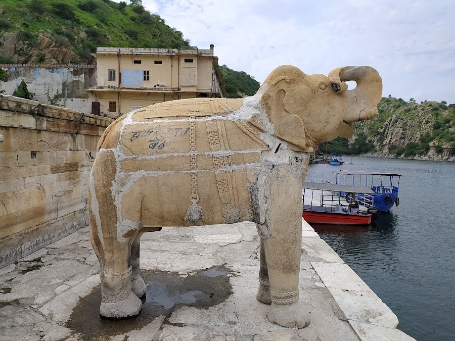 Jaisamand Lake - Photo 3