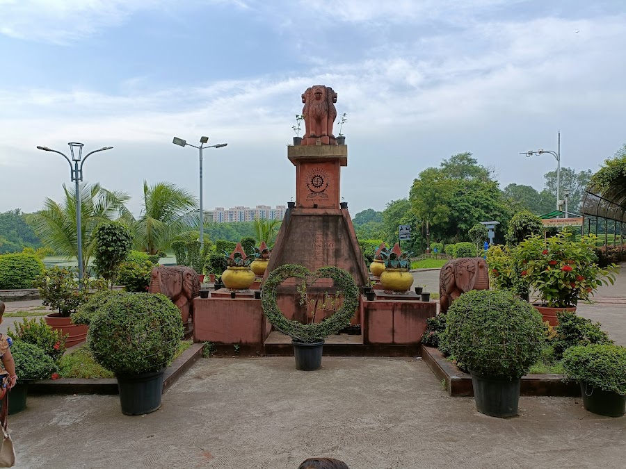 Sneh Rashmi Botanical Garden - Photo 4