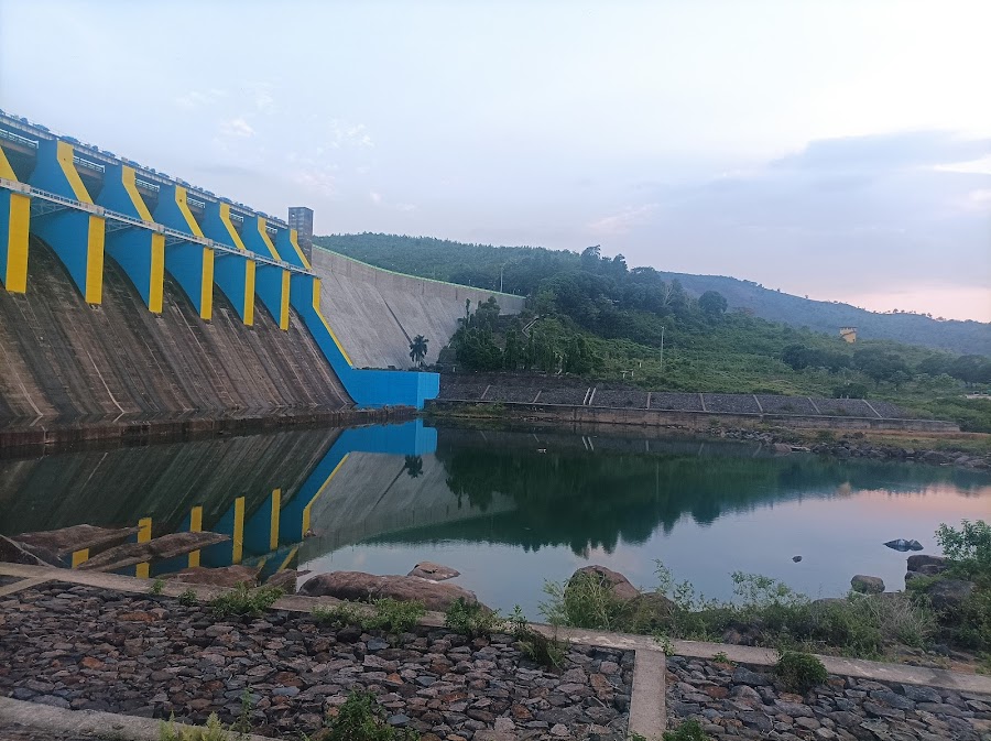 Kolab Dam - Photo 2