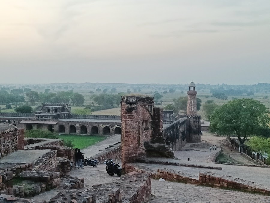 Hiran Minar - Photo 4