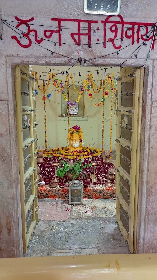 Mahadev Temple - Photo 3