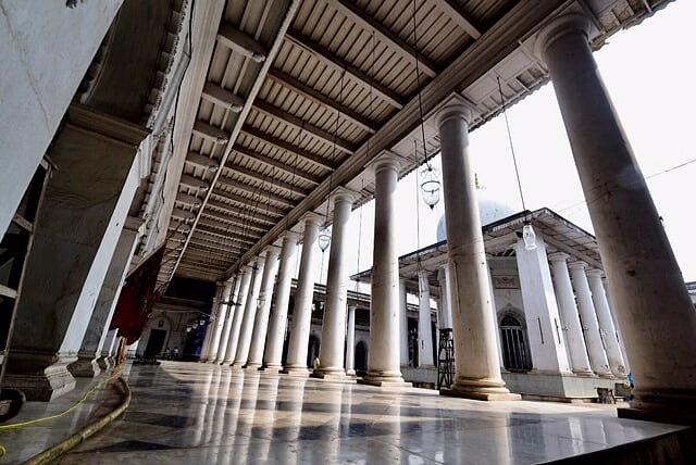 Nizamat Imambara - Photo 8