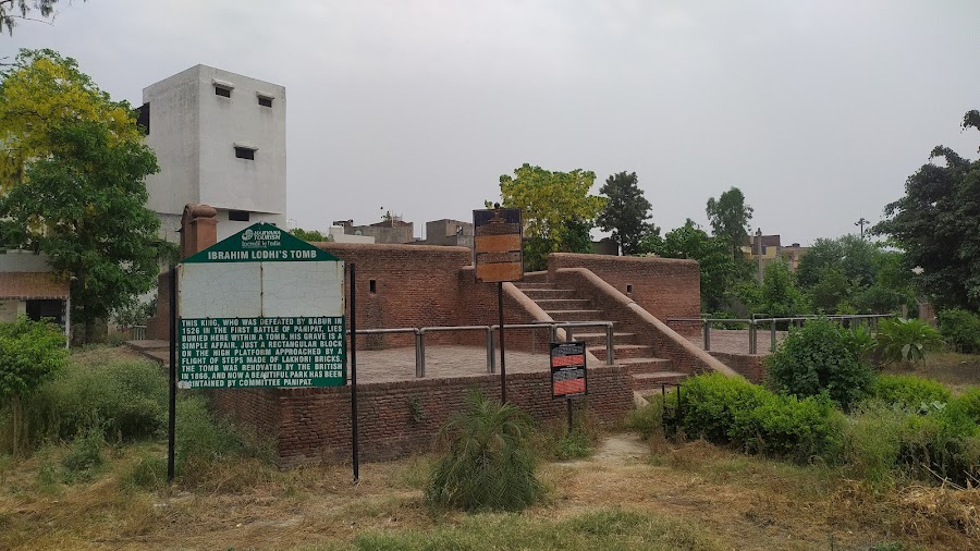 Ibrahim Lodhi's Tomb - Photo 3