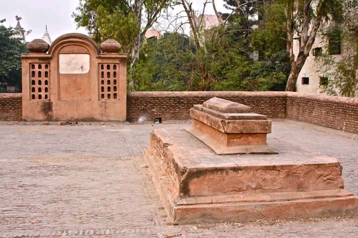 Ibrahim Lodhi's Tomb - Photo 2