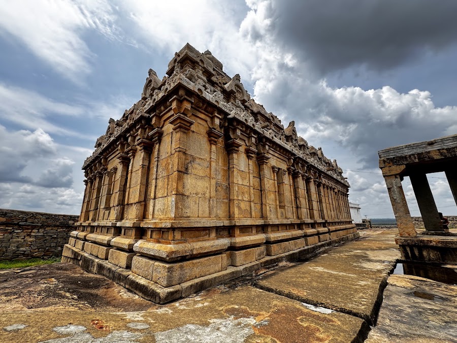 Chavundaraya Basadi - Photo 2