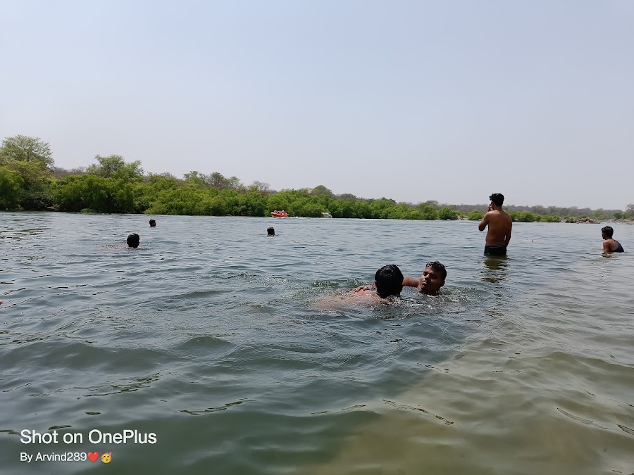 Chhatris (Cenotaphs) on the Betwa River - Photo 3