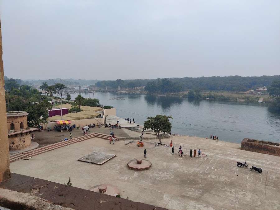 Chhatris (Cenotaphs) on the Betwa River - Photo 4