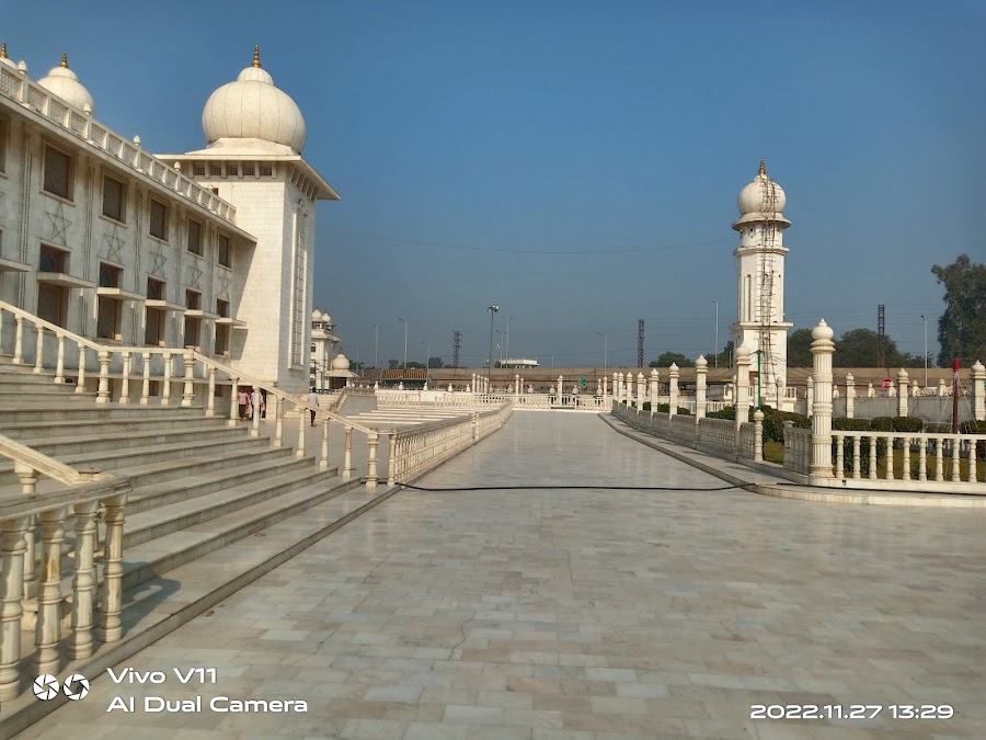 Baba Jai Guru Dev Mandir - Photo 2