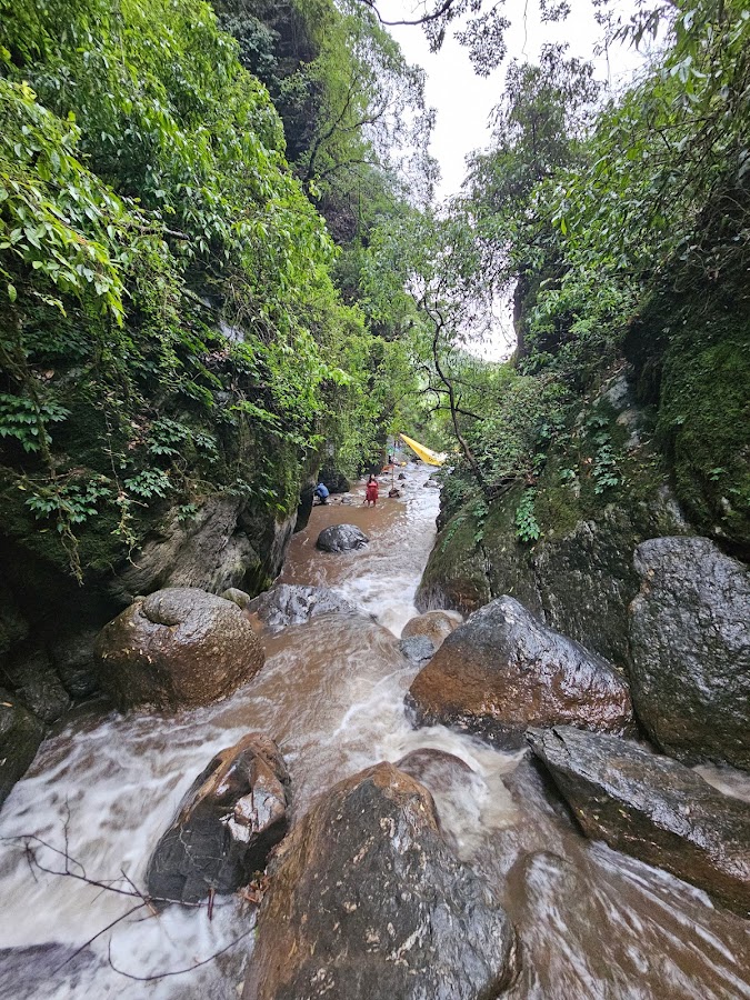Bangoru Waterfall - Photo 4