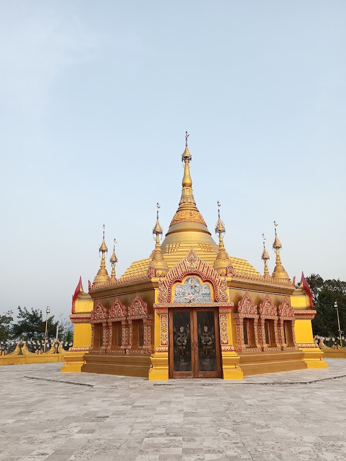 The Great Buddha Statue - Photo 3