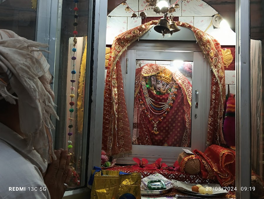 Shri Hari Mandir - Photo 2