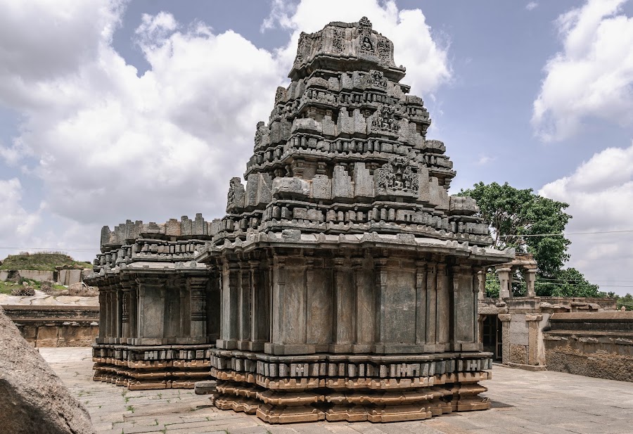 Ancient Hoysala Shri Akkana Basadi - Photo 2