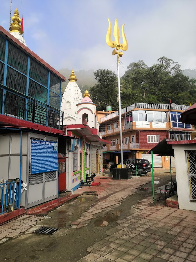 Lomas Rishi Temple - Photo 3