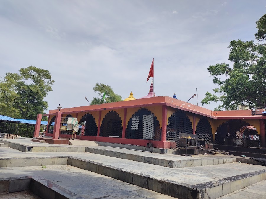 Navgrah Shani Mandir - Photo 2