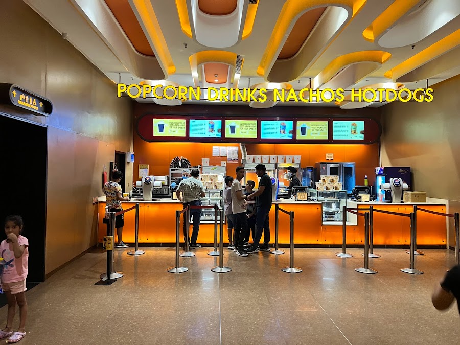 Silver Arc Mall - Photo 4