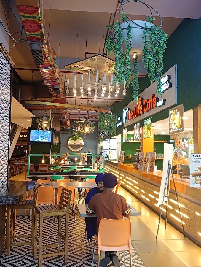 Silver Arc Mall - Photo 3