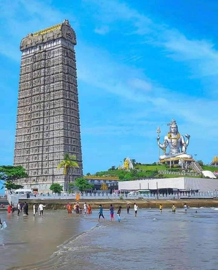Murudeshwara Beach - Photo 2