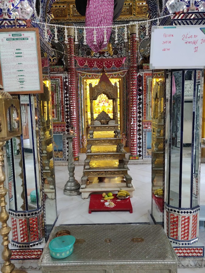 Jain Glass Temple - Photo 2