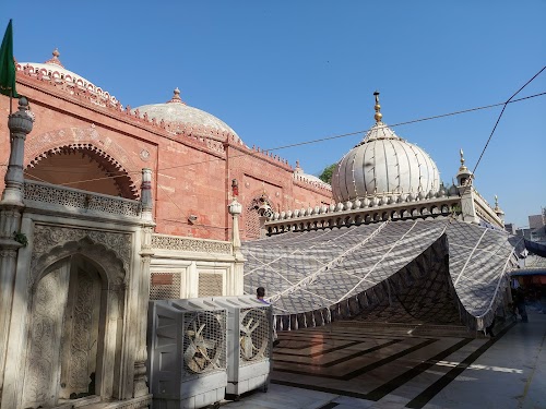 Hazrat Nizamuddin Dargah - Photo 2