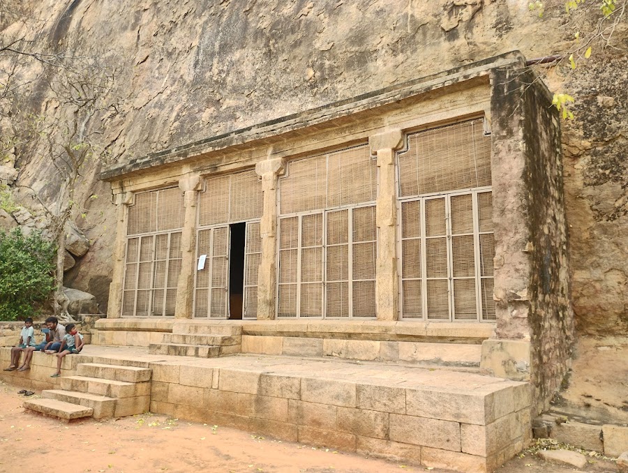 Sittanavasal Cave - Photo 2