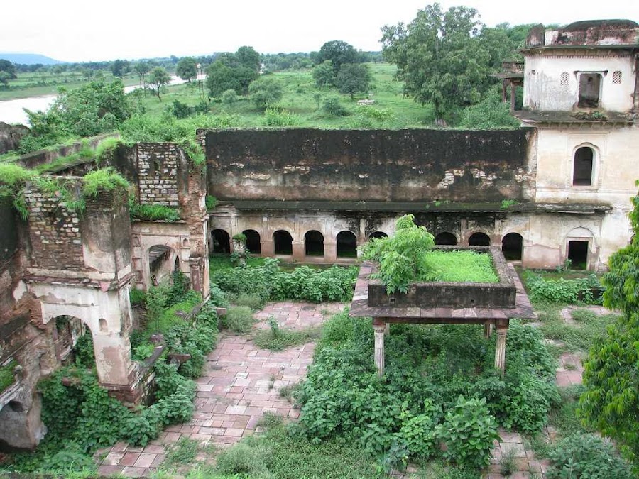 Madhavgarh Fort - Photo 2