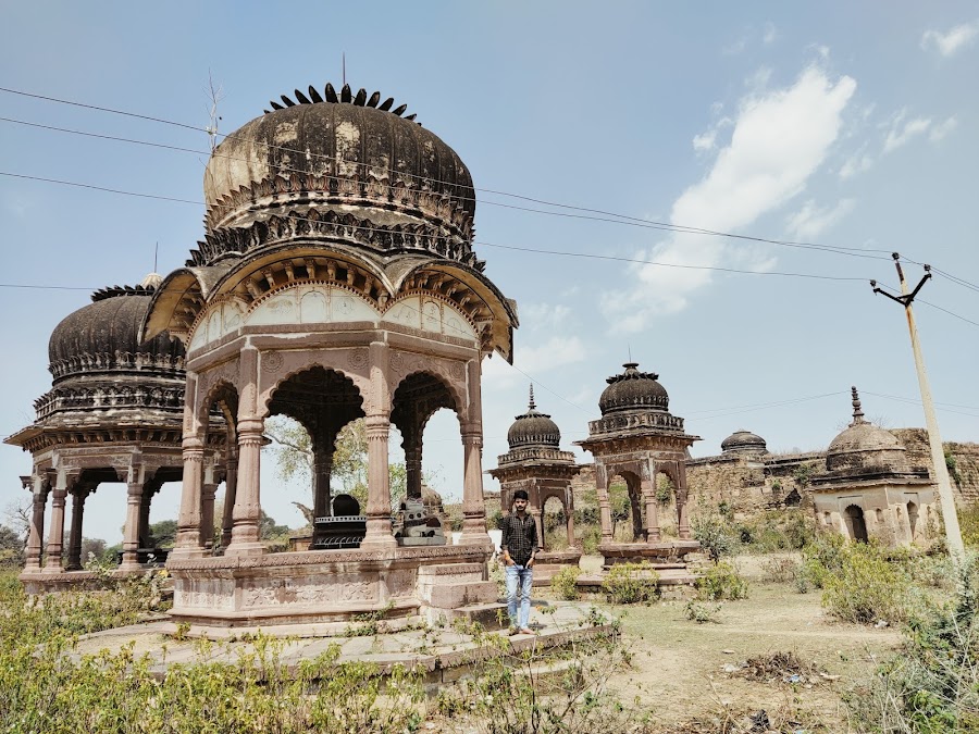 Madhavgarh Fort - Photo 4