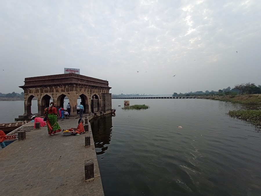 Vishnupad Temple - Photo 3
