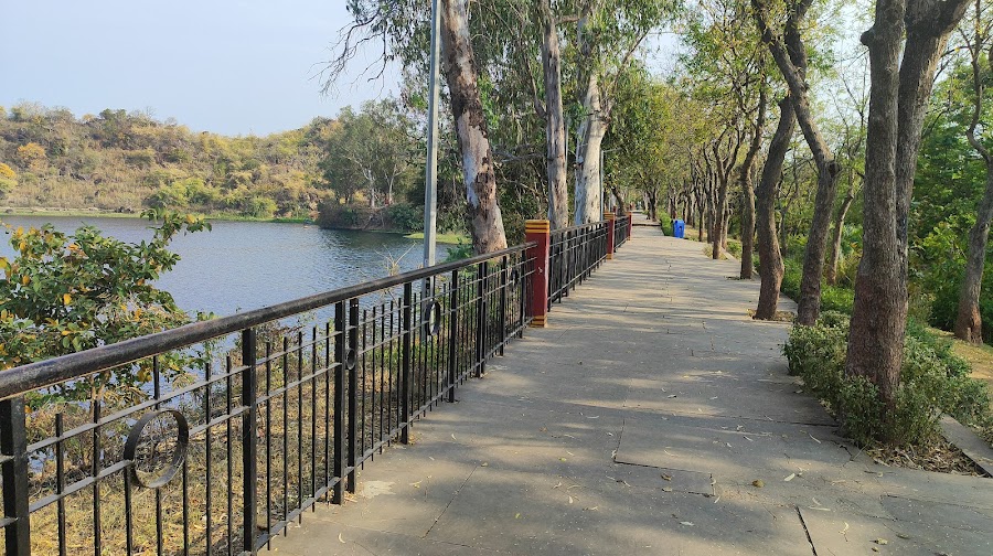 Sangram Sagar Lake - Photo 4