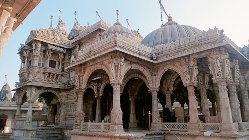 Hutheesing Jain Temple - Photo 4