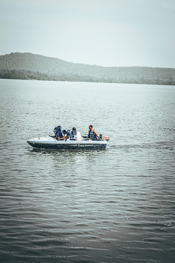 Laknavaram Lake - Photo 9