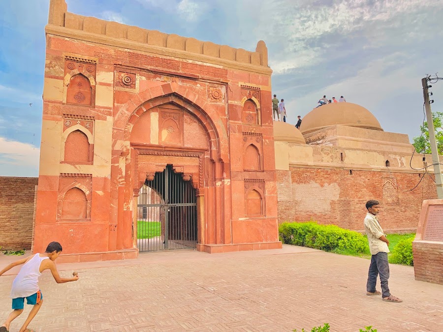 Kabuli Bagh Mosque - Photo 2