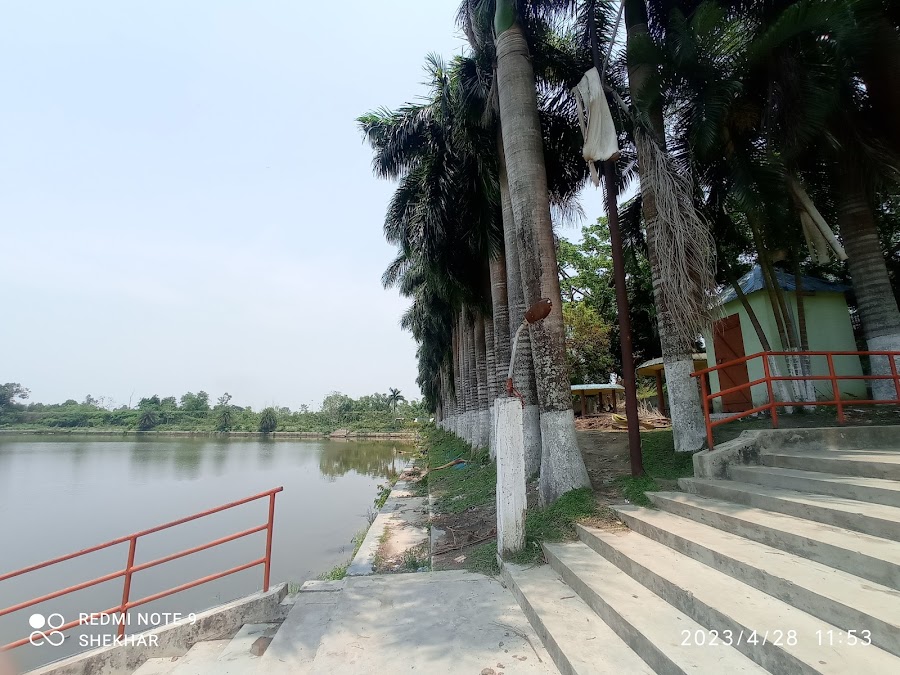 Kamalasagar Lake - Photo 2