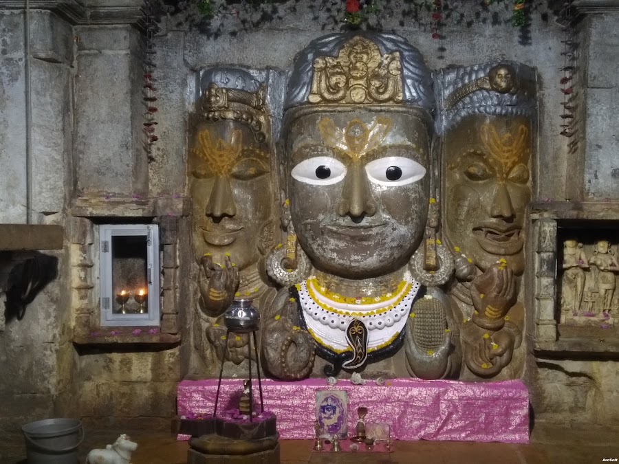 Sammidheshwar Temple - Photo 2