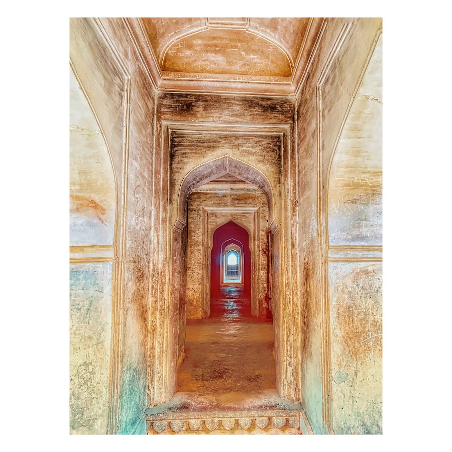 Bir Singh Palace - Photo 4