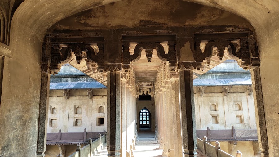 Bir Singh Palace - Photo 3