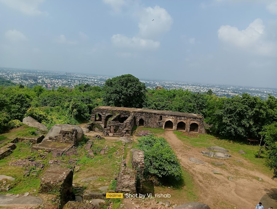 Madan Mahal Fort - Photo 2