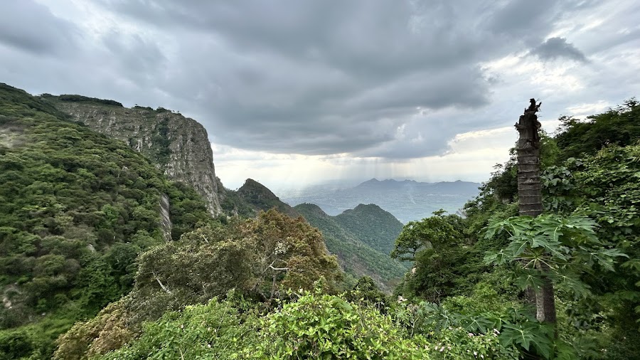 Agaya Gangai Waterfall - Photo 3