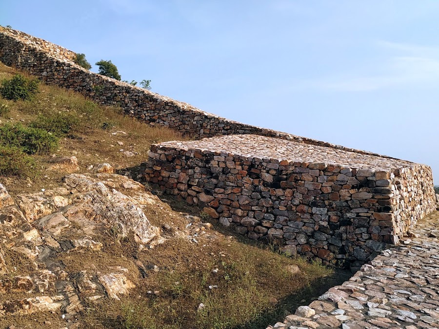 Cyclopean Wall - Photo 2